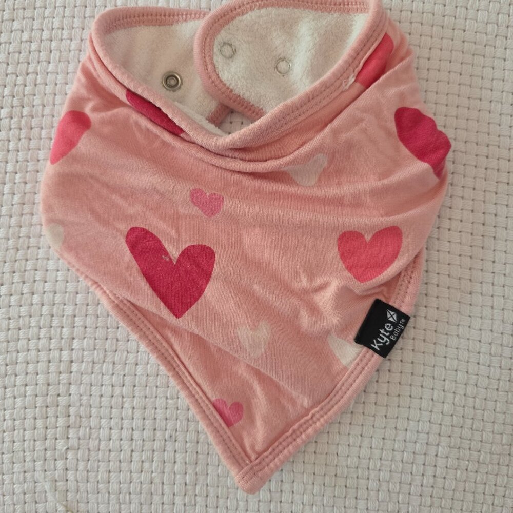 💖 Kyte Baby Twirl Onesie + Bib | Pink Hearts | 6–12 Months - Picture 15 of 15